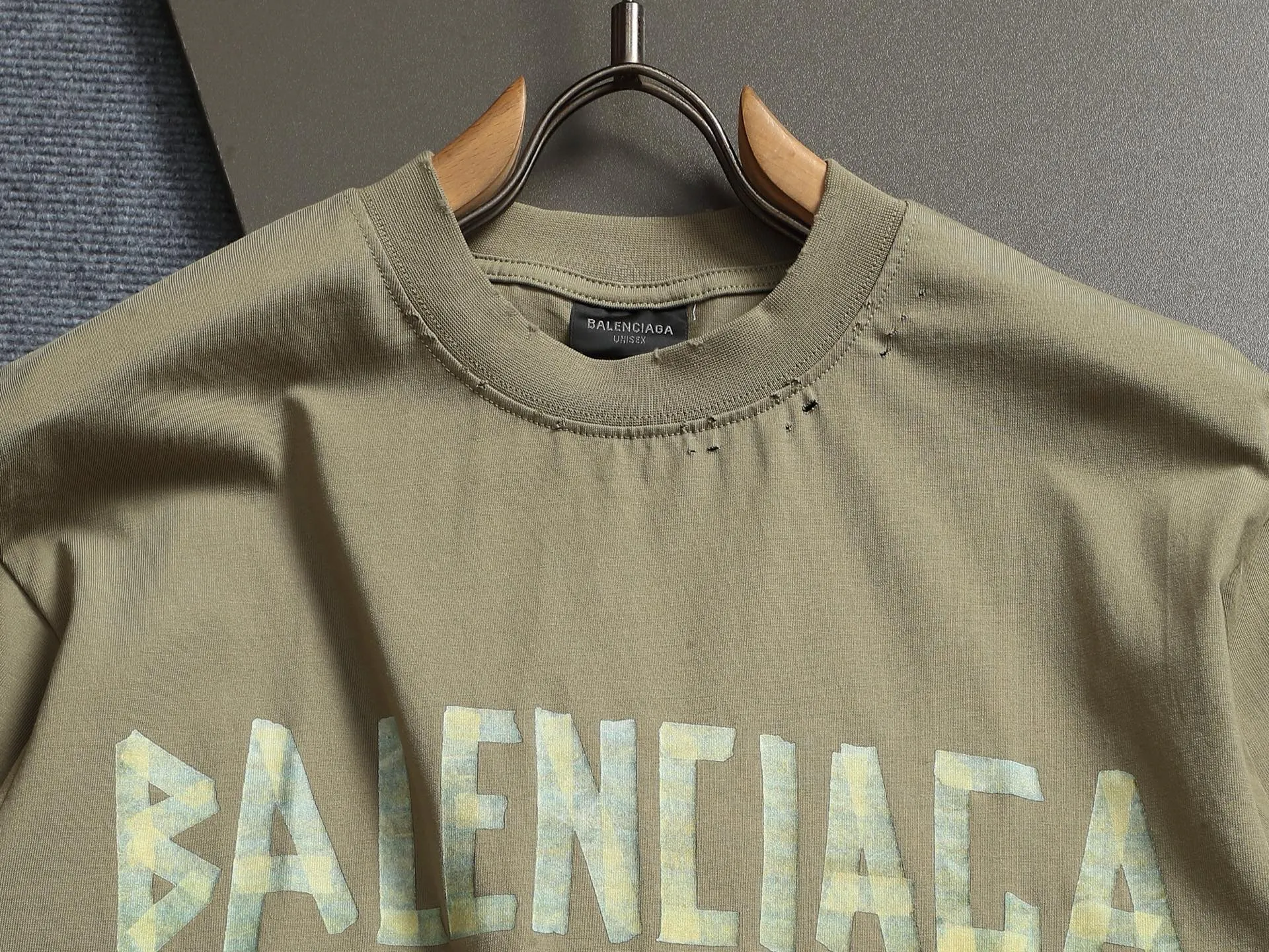 BALENCIAGA 2026 Logo ， Retro Same Style T 320 Versatile : Black Gray Khaki Size：XS S M L